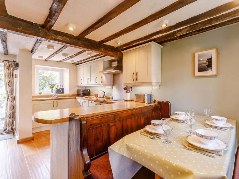 Cottage with garden — photo 3