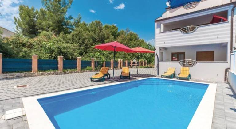 Spacious villa with pool | Pets are welcome in Biograd na Moru