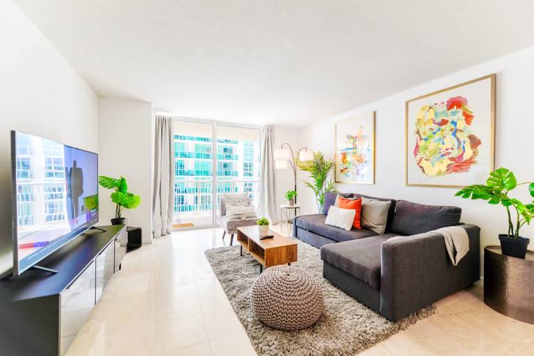 Wonderful Brickell Condo Pool & Gym Access
