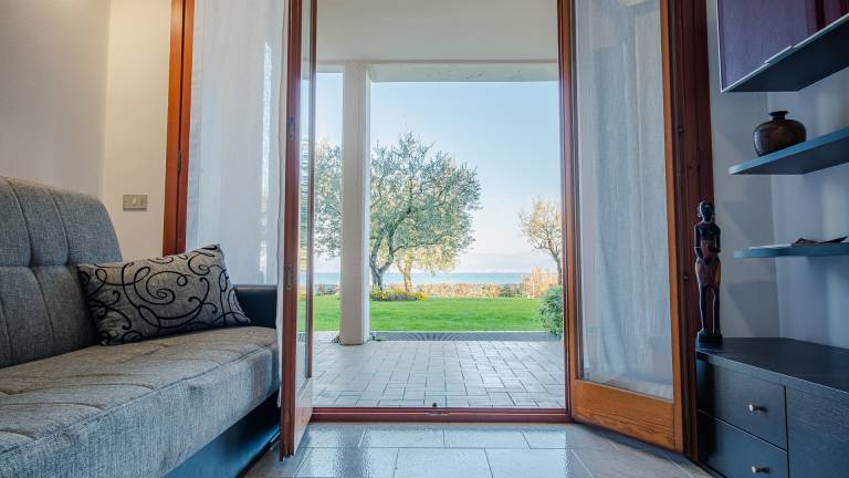Rental apartment with yard, terrace & pool | Garden view — photo 3