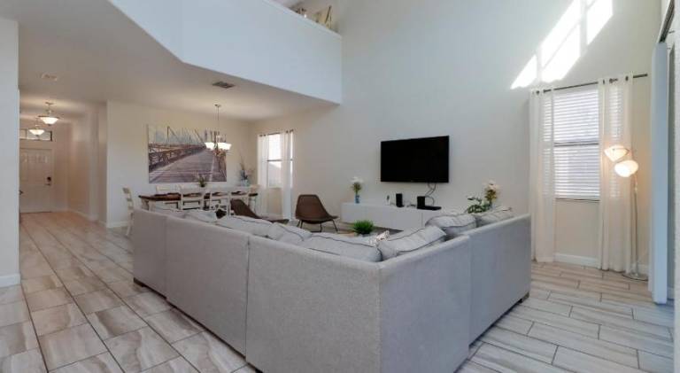 Vacation home with pool & hot tub — photo 2