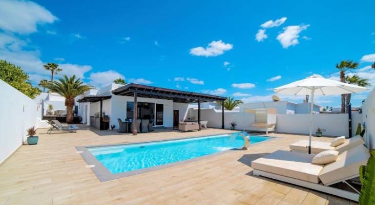 Villa Tías