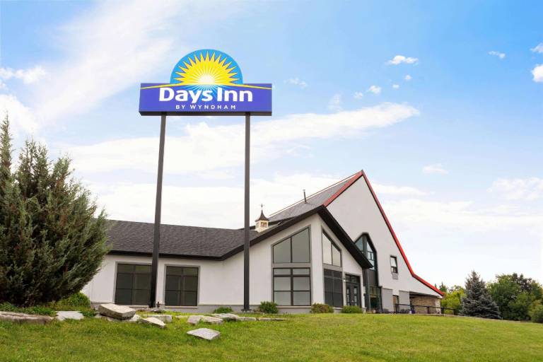 Days Inn by Wyndham Kingston in Kingston, ON