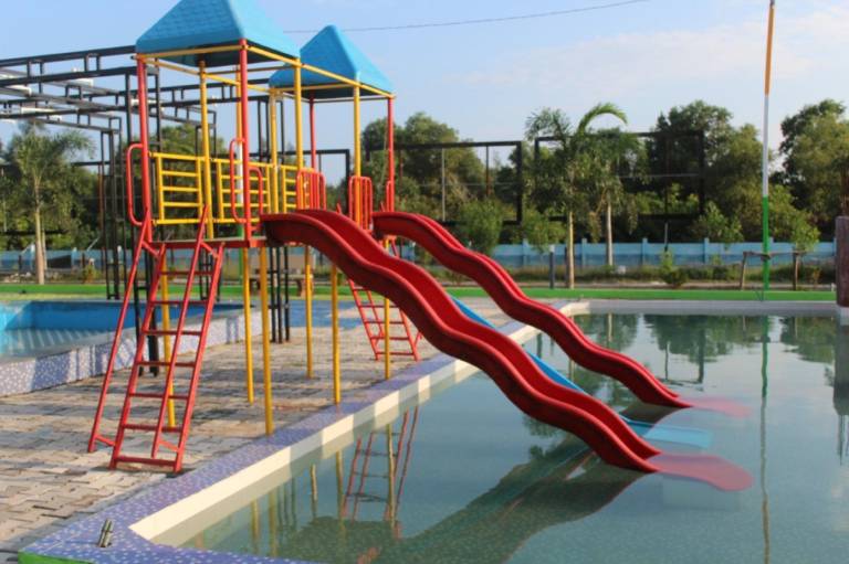 Swimming Pool Hotel Goroomgo MJR Puri with Free Pickup and Drop From Sea Beach — photo 4