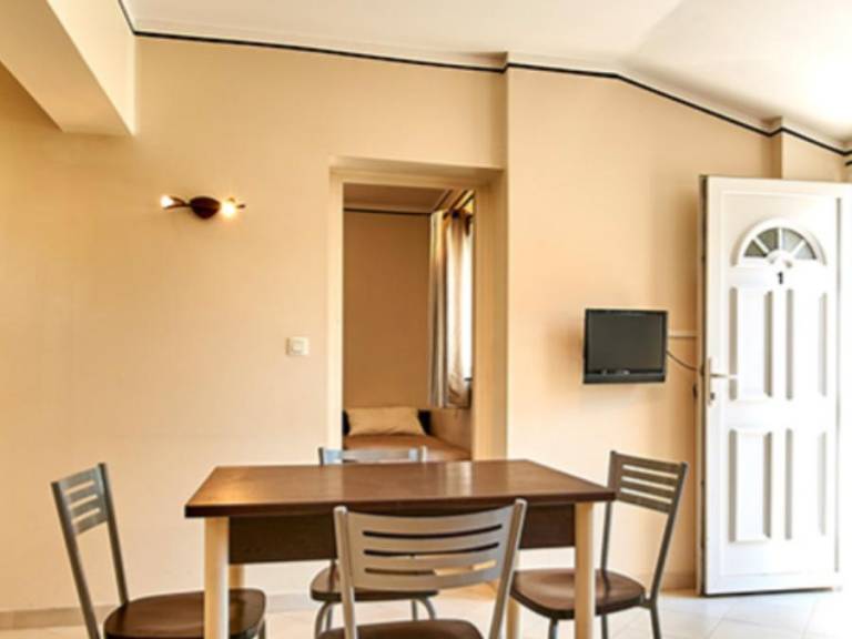 House with terrace & pool — photo 4