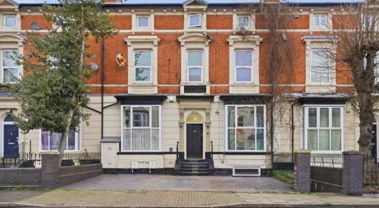 Holiday apartment with 5 rooms for 10 persons in Birmingham