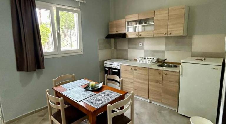 Beautiful rental apartment with patio & yard | Pet-friendly — photo 3