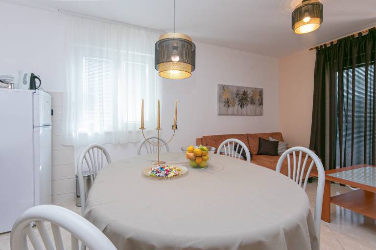 Two bedroom apartment with terrace and sea view Brela, Makarska (A-20065-a) — photo 5