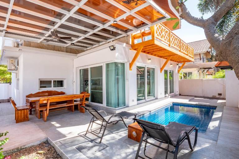 4-Bedroom Pool Villa in Pattaya City Center Next to Hollywood - 19 — photo 5
