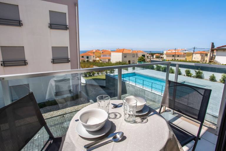 Apartment Beach Waves Home with Sea View, Pool & Wi-Fi in Leiria