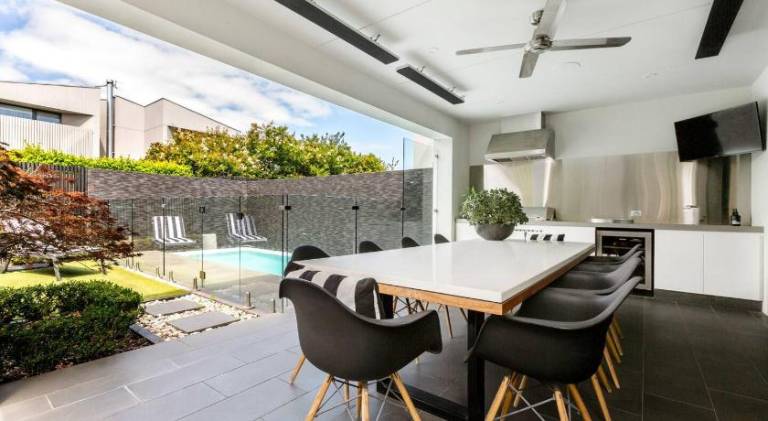 353 m&sup2; Ferienhaus