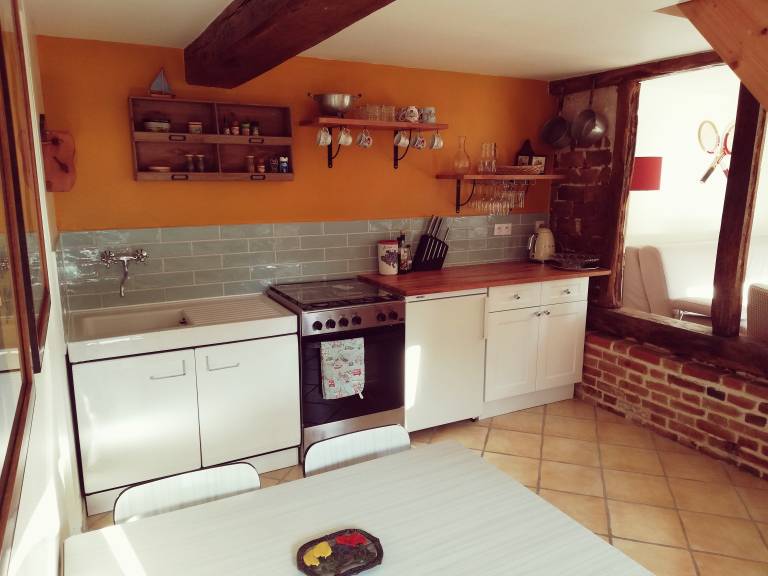 House with hot tub, BBQ & terrace | Pets allowed — photo 3