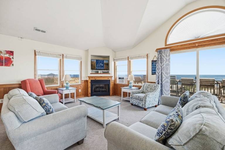 Carolinian II Oceanfront Dog Friendly, Private Pool, Hot Tub Nags Head — photo 4