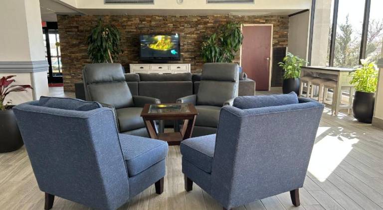 Clarion Inn & Suites Grand Rapids Airport — photo 3