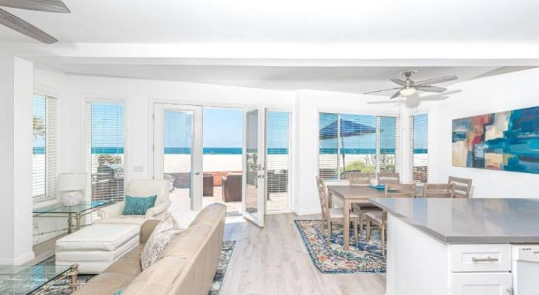 House | Next to the beach | Pets are welcome in Newport, CA