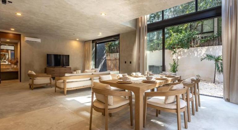 Villa with hot tub, patio & yard | Pets are welcome — photo 4