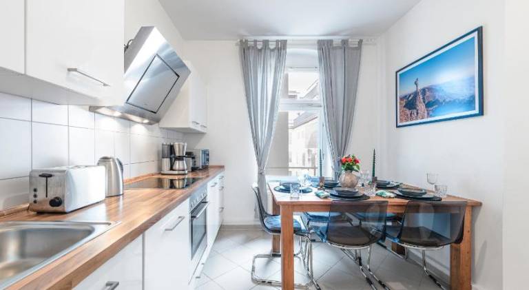 The Rheinsberger Mitte, 80m2, 2BR & Living Room, downtown location, Sleeps 6 — photo 4
