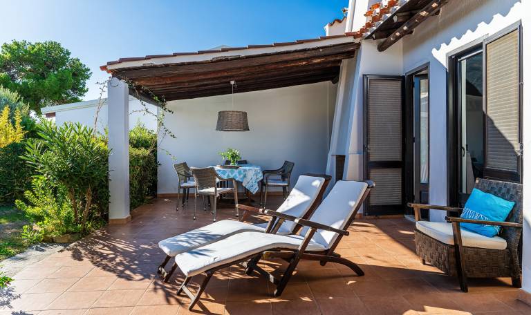 Villa with barbeque, terrace & yard | Garden view — photo 4