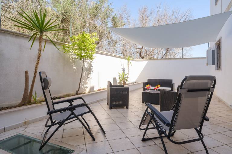 Fully equipped nice vacation home with patio, fast internet & yard | City view | Pets are welcome — photo 3