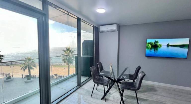 Beachfront Batumi View Apartments by GLOBALSTAY — photo 4