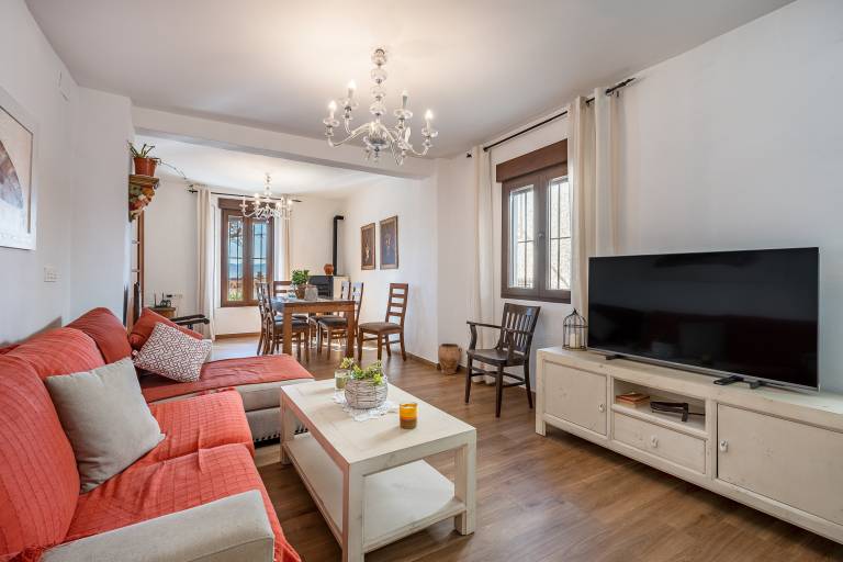House with patio | City view — photo 4