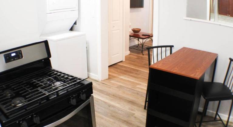 2BR - Parking - 5 Min to North Shore! — photo 4