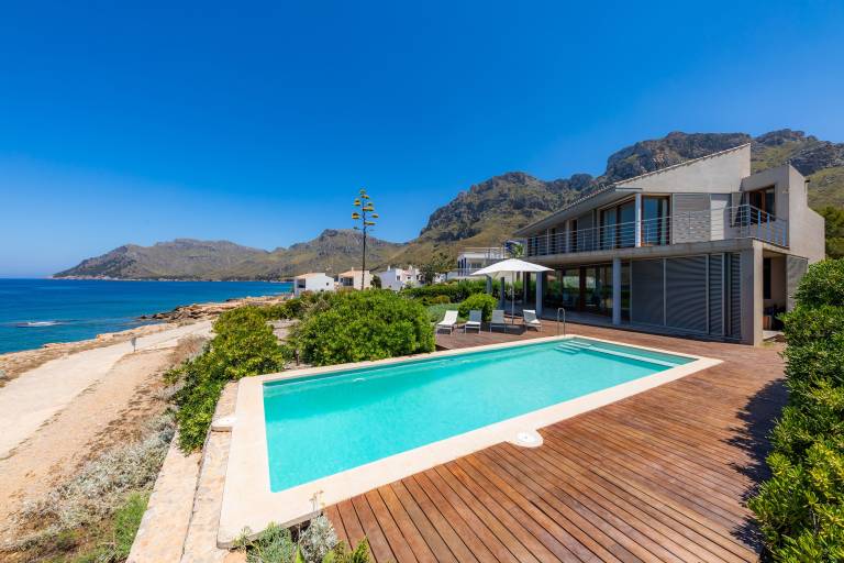 357 m&sup2; Villa