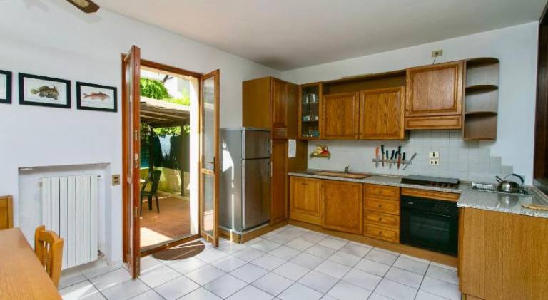 Holiday apartment with yard — photo 3