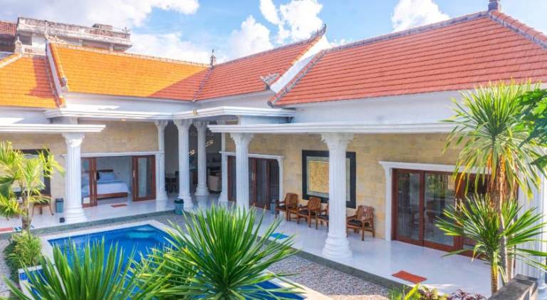 400 m&sup2; Villa