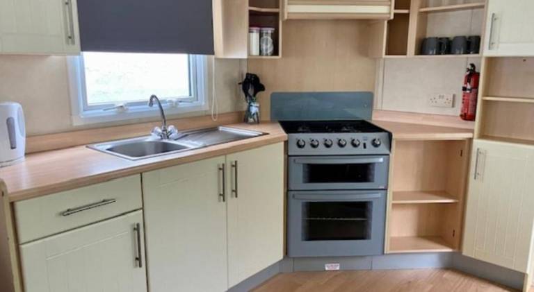 Cabin by Beach & Nature Reserve Mon & Fri Check in Days Swanpool Falmouth Cornwall — photo 5
