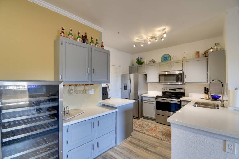 Red Rox Phoenix Condo w Patio 3 Mi to Airport
