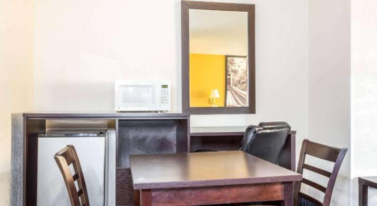 Super 8 by Wyndham - Mesa/Gilbert — photo 4