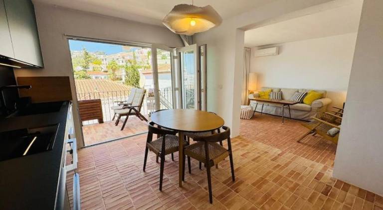 Apartment with terrace, barbecue & garden — photo 2