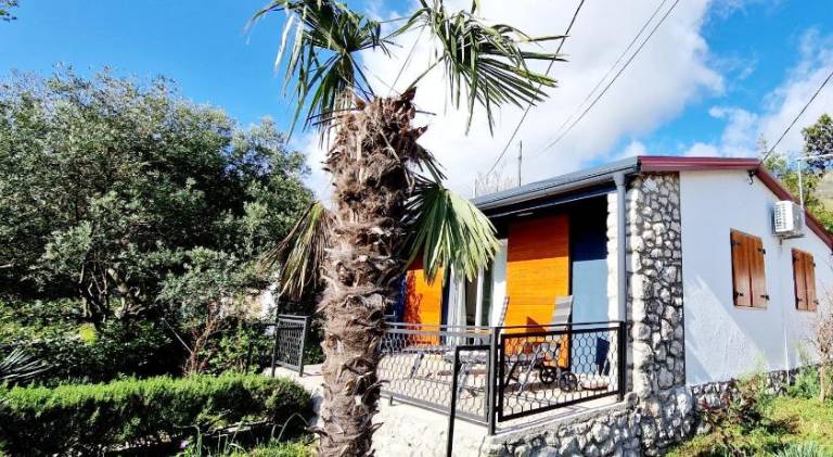 Vacation home with 2 rooms for 5 persons in Moscenicka Draga