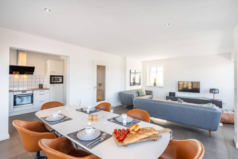 Strandnähe-2 SZ -Apartment mit 3 Balkone-Zentrum von Binz-Villa Lindholm Whg.5 in Sellin