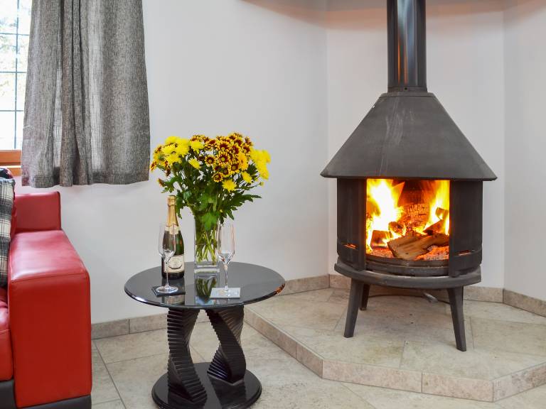Child-friendly beautiful cottage with grill, patio & jacuzzi | River view | Pets allowed — photo 3