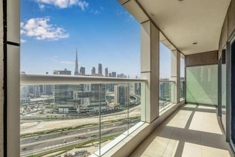 Rental apartment with pool in Dubai