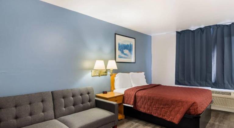 Rodeway Inn & Suites Sidney Historic Downtown I-80 — photo 2