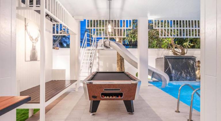 Villa with pool — photo 5