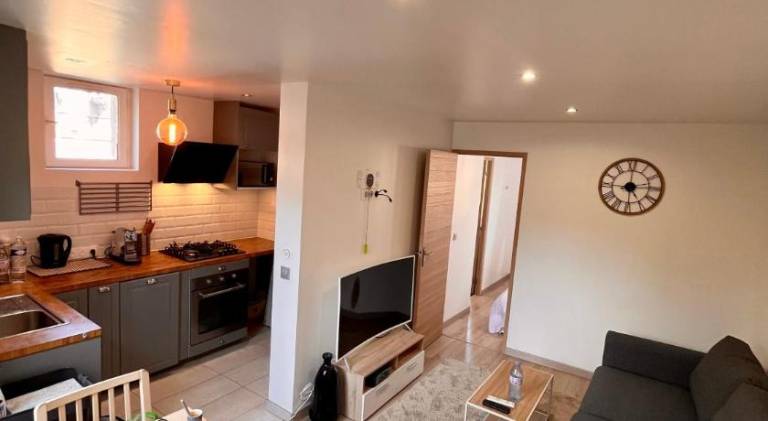 Rental apartment with 1 room for 4 persons in Vanves