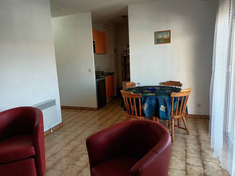 Holiday apartment with patio — photo 5