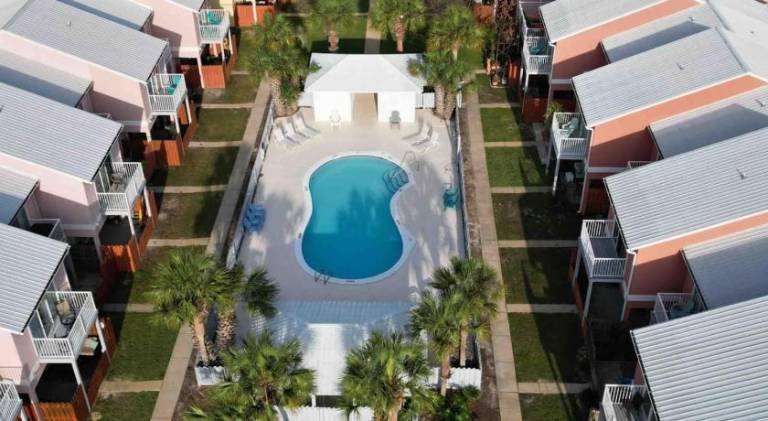 Across the Beach and sparkling Pool! 55 — photo 4
