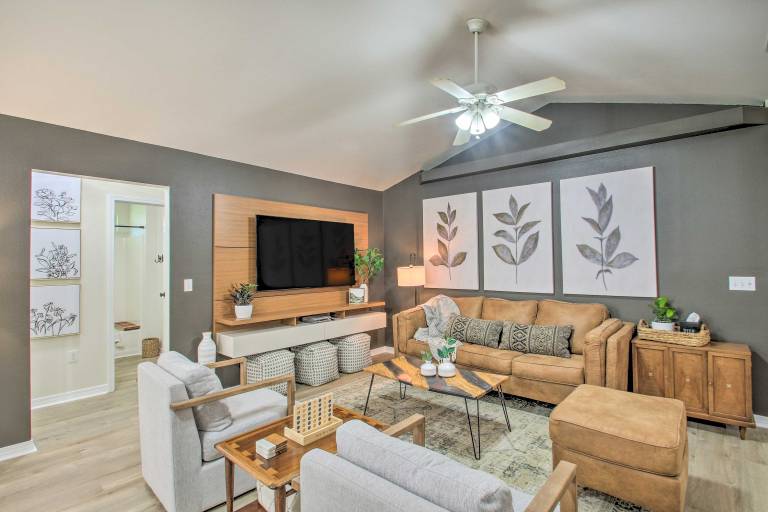 Cozy Modern Pensacola Home Large Yard Grill
