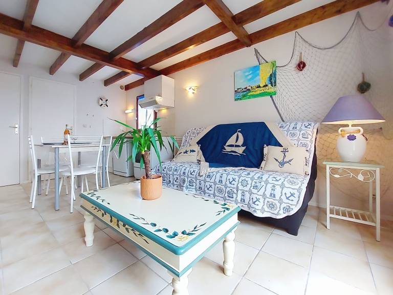 Fully equipped nice vacation home with yard & terrace | Pets are welcome — photo 2