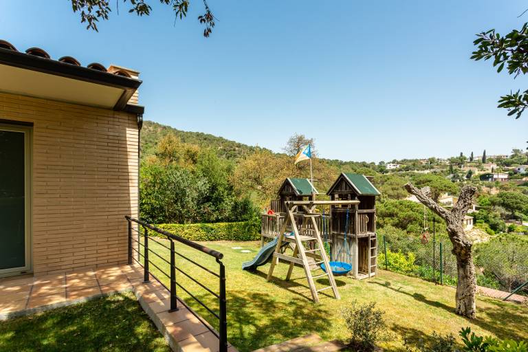 Child-friendly wonderful villa with fast internet, private pool & barbeque | Garden view | Good for workation | Pets allowed — photo 3