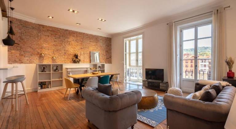 Apartment | Near Mercado de la Ribera in Bilbao