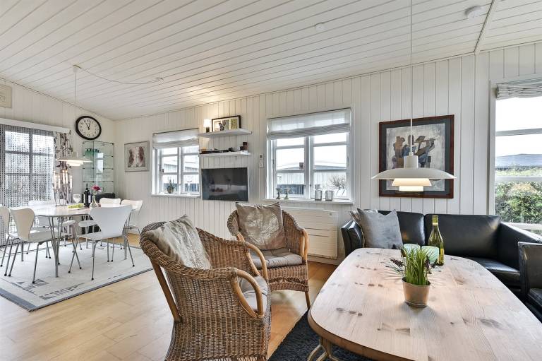Fully equipped nice vacation home with yard & terrace | Sea view | Pets allowed — photo 4