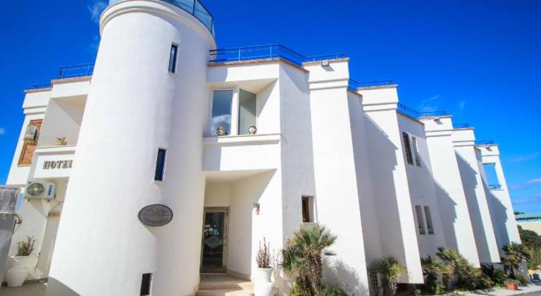 Hotel Il Faro Della Guitgia Tommasino — photo 4