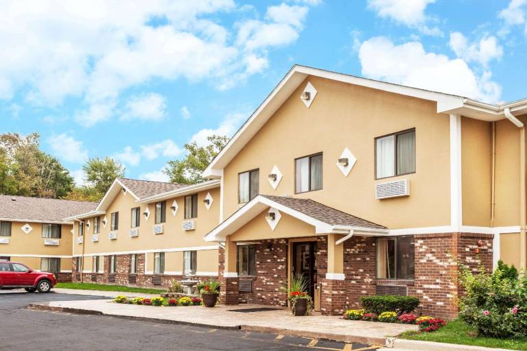 Super 8 By Wyndham Sterling Heights/Detroit Area in Sterling Heights, MI
