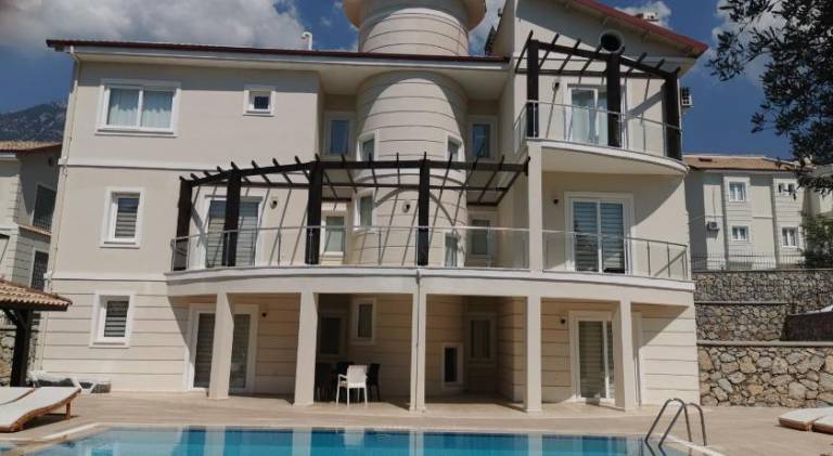 Villa with garden, private pool & terrace in Mugla